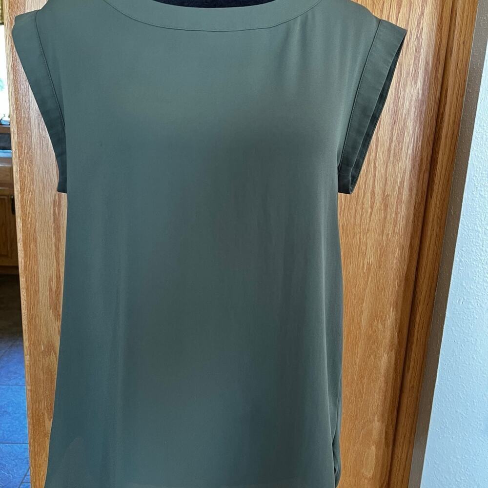 J.Crew women's size 2 sleeveless polyester top/blouse green